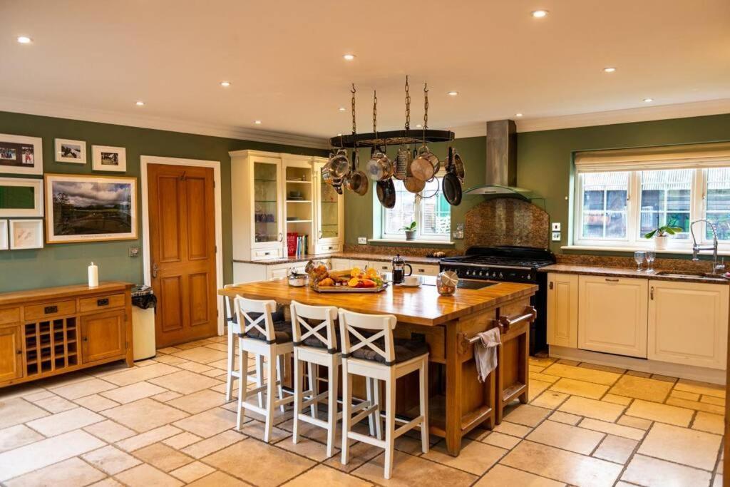 Langford Farmhouse - New Forest National Park Luxury 4Bd, Hot Tub, Cinema, 10 Acres Bartley Eksteriør billede