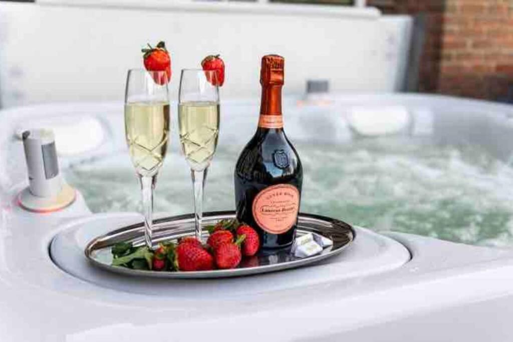 Langford Farmhouse - New Forest National Park Luxury 4Bd, Hot Tub, Cinema, 10 Acres Bartley Eksteriør billede